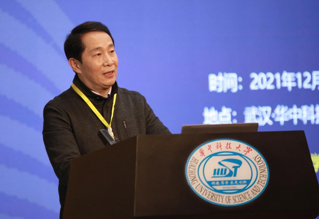 太阳集团网站8722副院长、《新建筑》杂志主编李晓峰教授主持开幕式